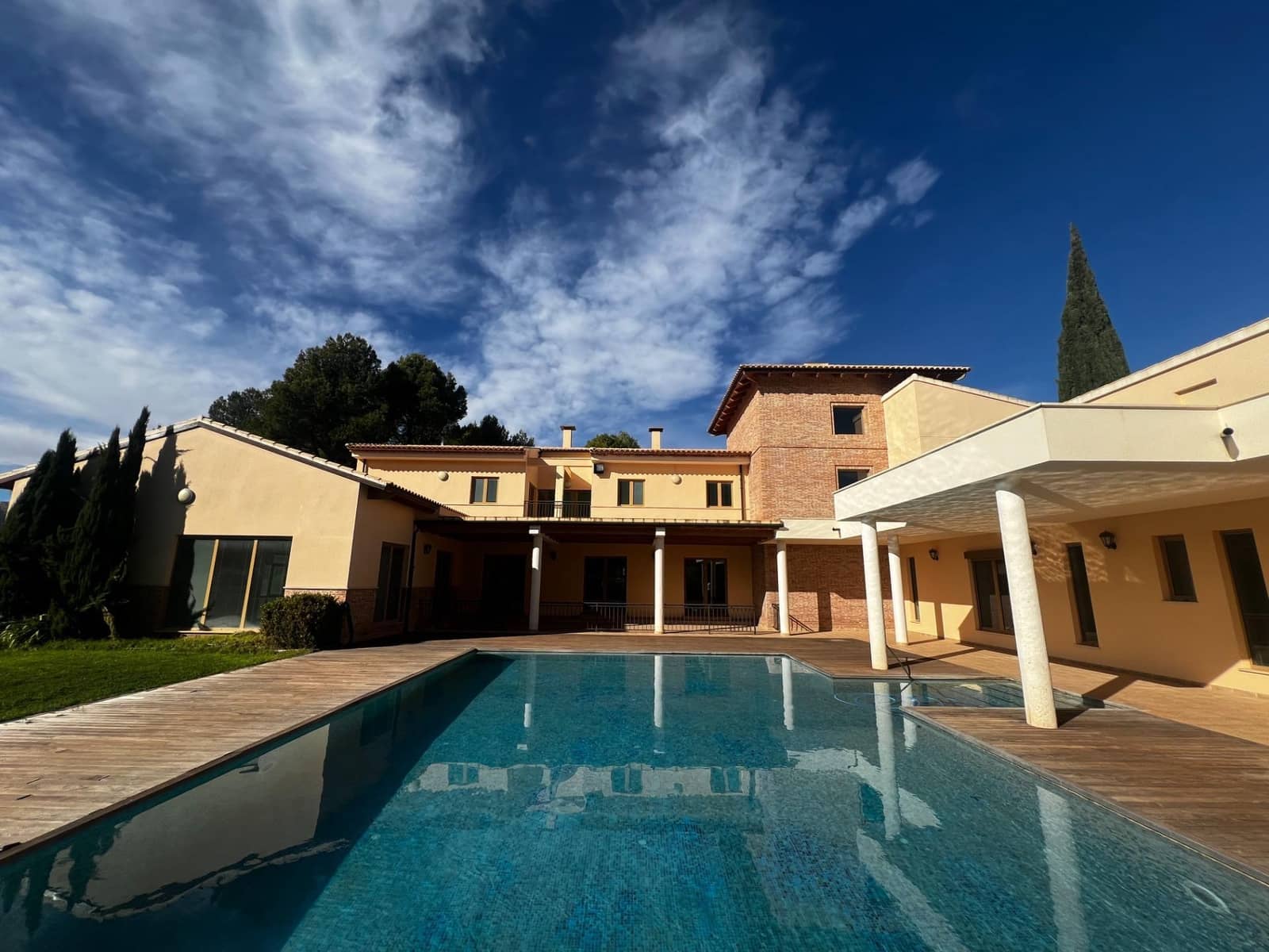 9 soveværelse Finca/Landehus til salg i Penaguila med swimmingpool garage - € 2.500.000 (Ref: 8946164)