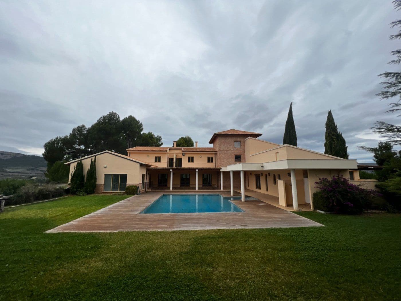 9 soveværelse Finca/Landehus til salg i Penaguila med swimmingpool garage - € 2.500.000 (Ref: 8946164)