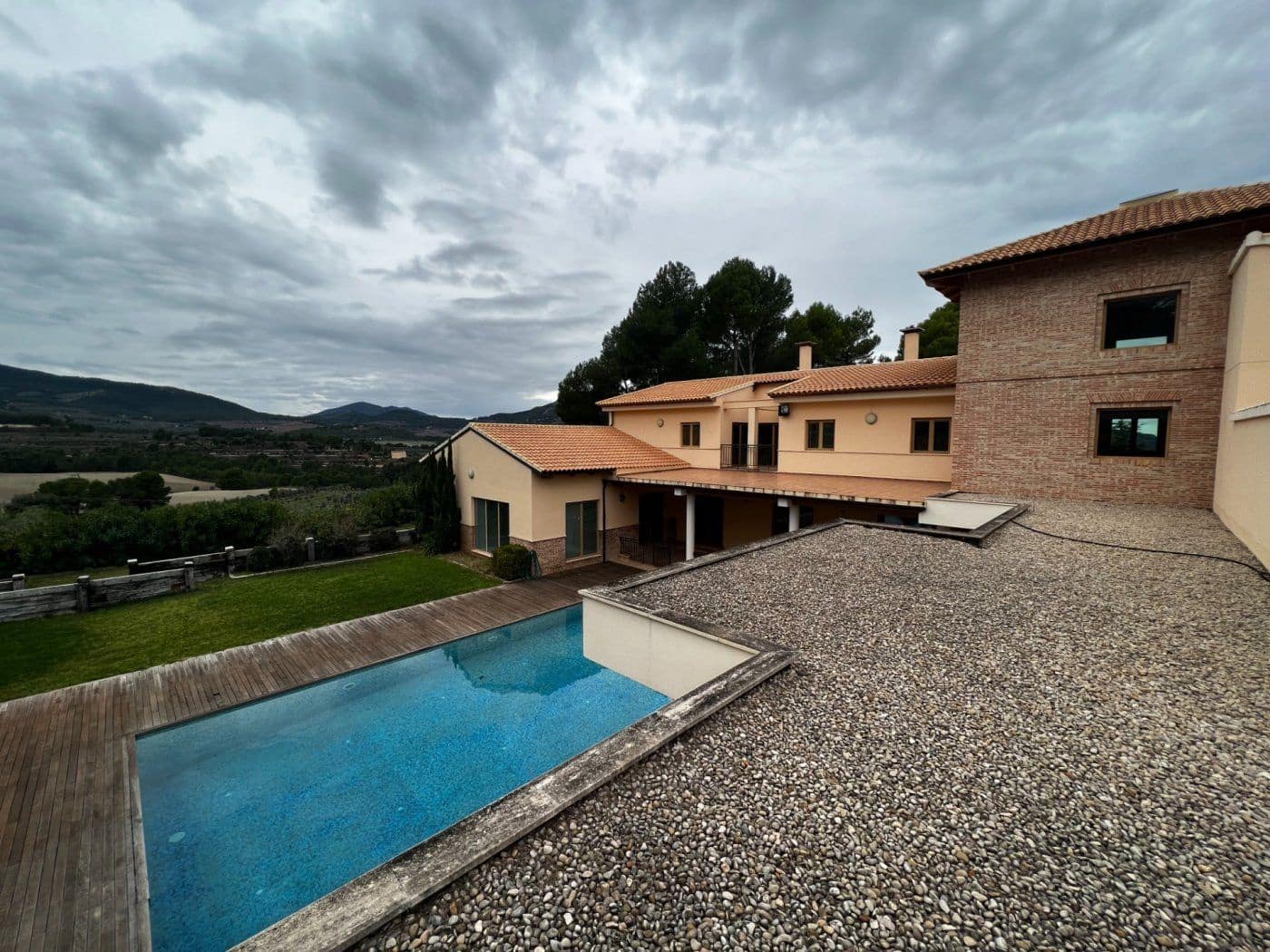 9 soveværelse Finca/Landehus til salg i Penaguila med swimmingpool garage - € 2.500.000 (Ref: 8946164)