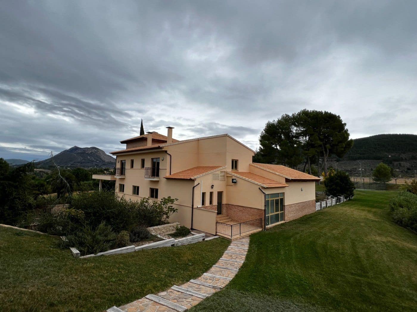 9 soveværelse Finca/Landehus til salg i Penaguila med swimmingpool garage - € 2.500.000 (Ref: 8946164)