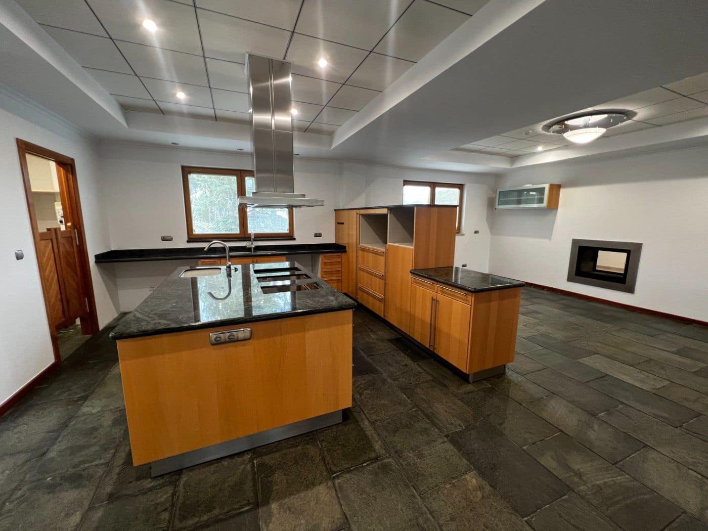 9 soveværelse Finca/Landehus til salg i Penaguila med swimmingpool garage - € 2.500.000 (Ref: 8946164)