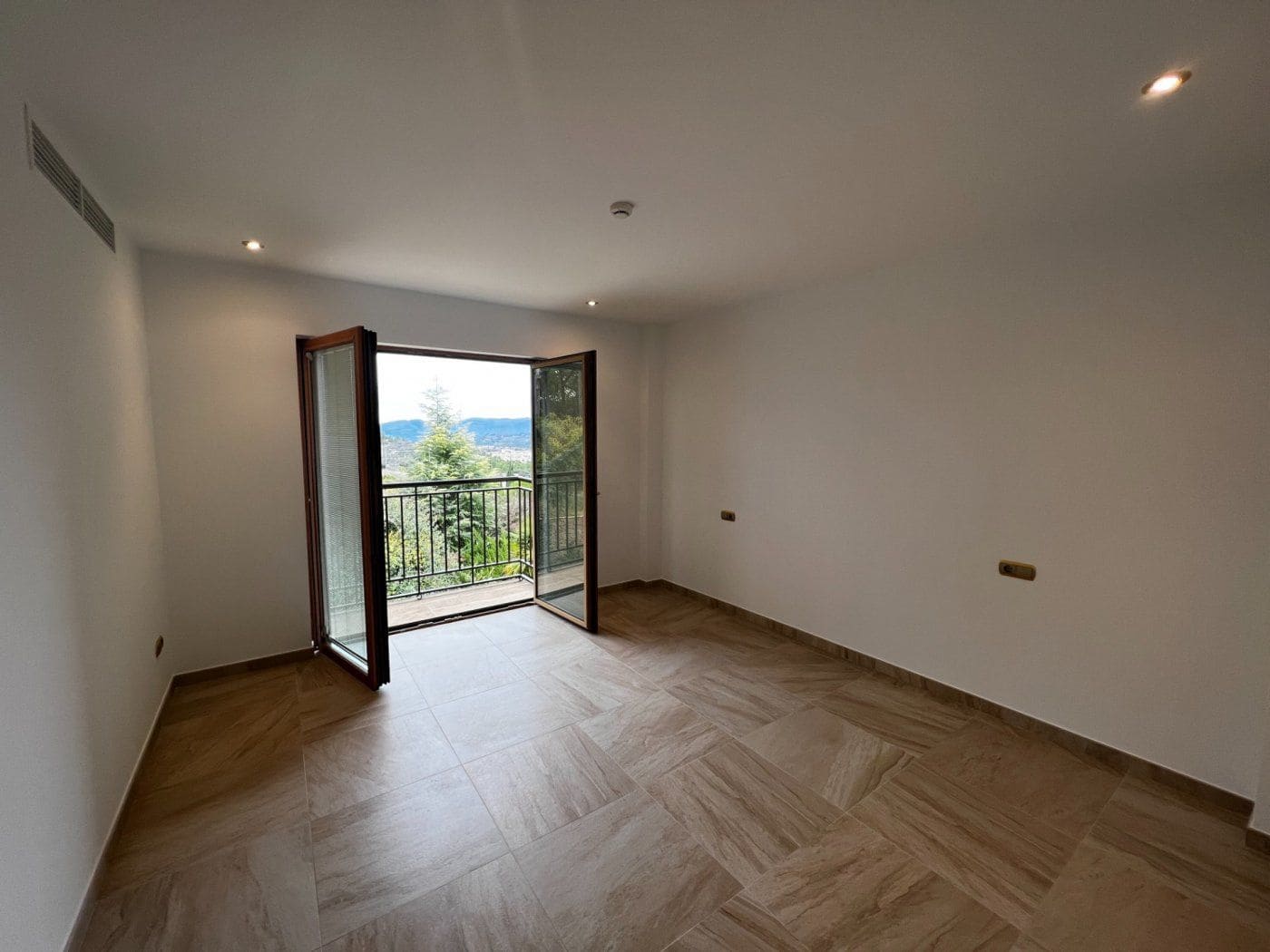 9 soveværelse Finca/Landehus til salg i Penaguila med swimmingpool garage - € 2.500.000 (Ref: 8946164)