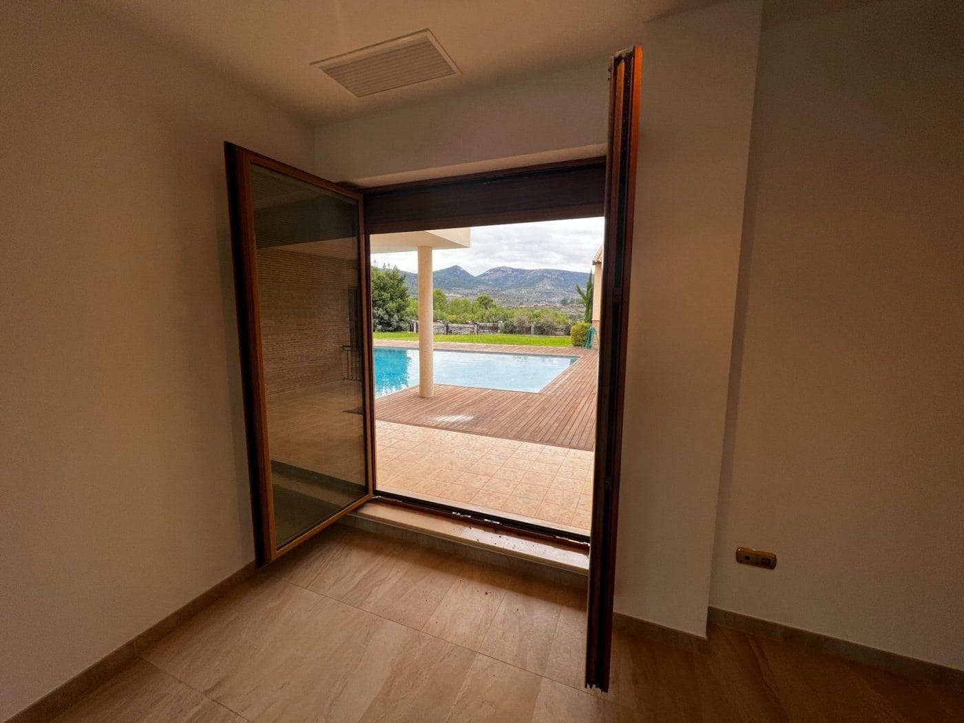 9 soveværelse Finca/Landehus til salg i Penaguila med swimmingpool garage - € 2.500.000 (Ref: 8946164)