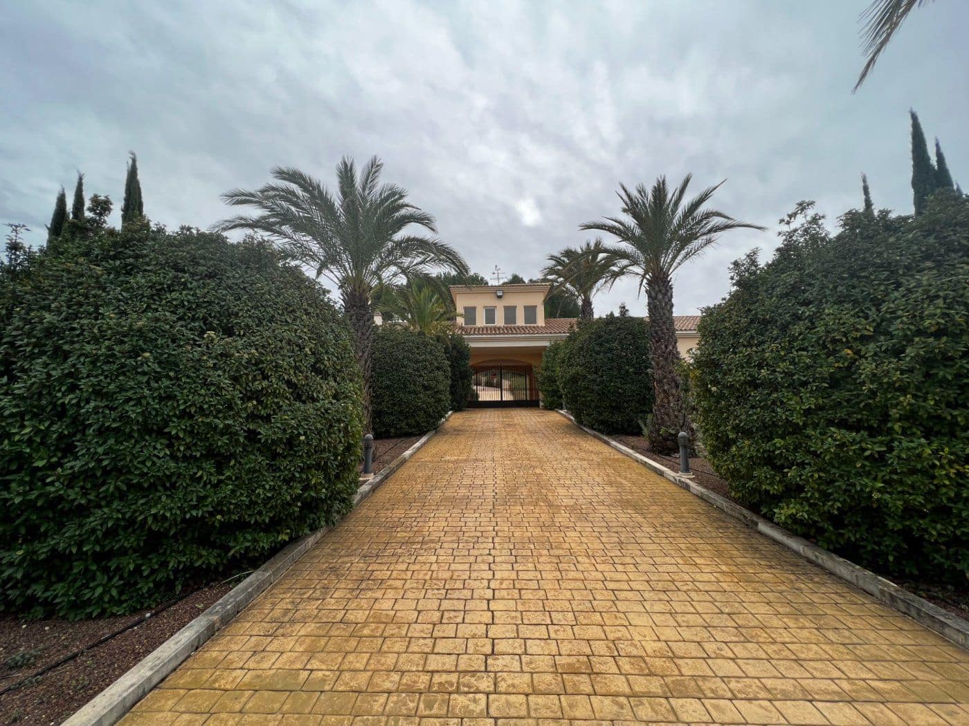 9 soveværelse Finca/Landehus til salg i Penaguila med swimmingpool garage - € 2.500.000 (Ref: 8946164)