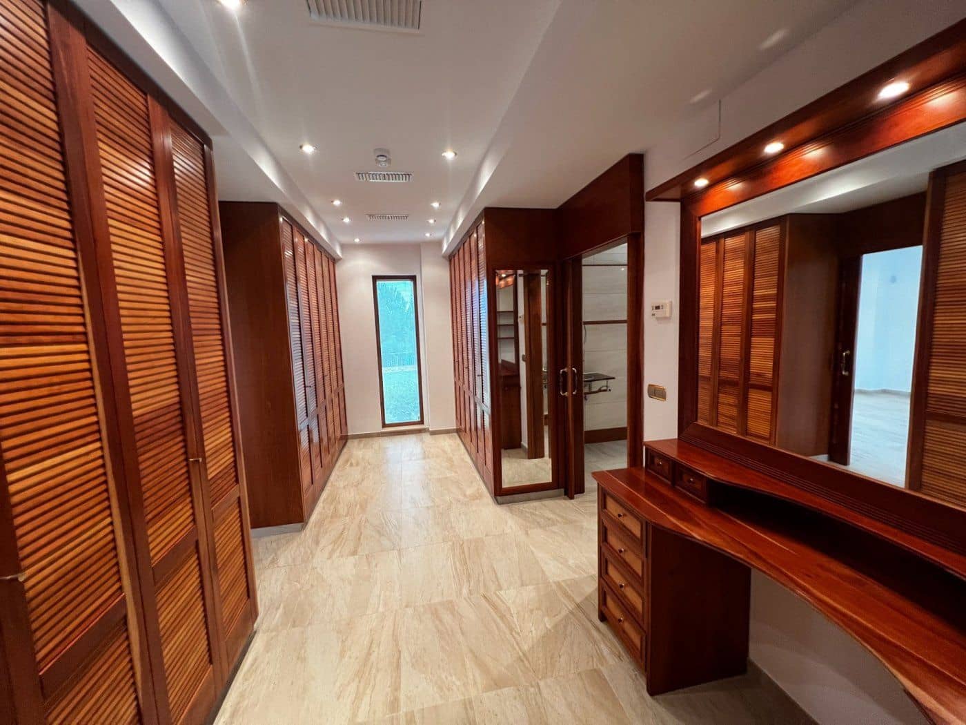 9 soveværelse Finca/Landehus til salg i Penaguila med swimmingpool garage - € 2.500.000 (Ref: 8946164)