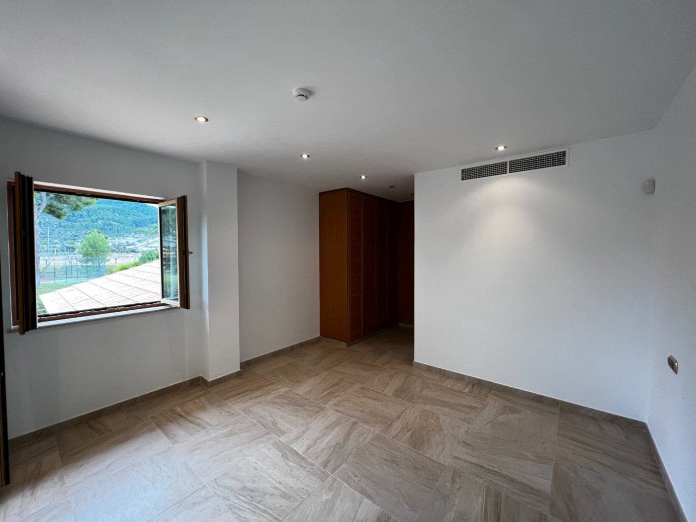 9 soveværelse Finca/Landehus til salg i Penaguila med swimmingpool garage - € 2.500.000 (Ref: 8946164)