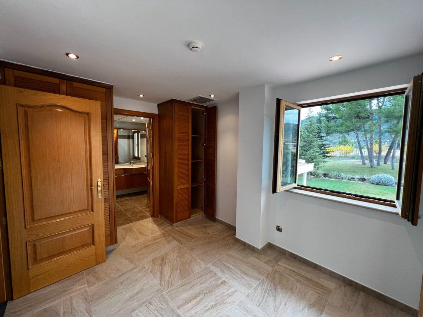 9 soveværelse Finca/Landehus til salg i Penaguila med swimmingpool garage - € 2.500.000 (Ref: 8946164)