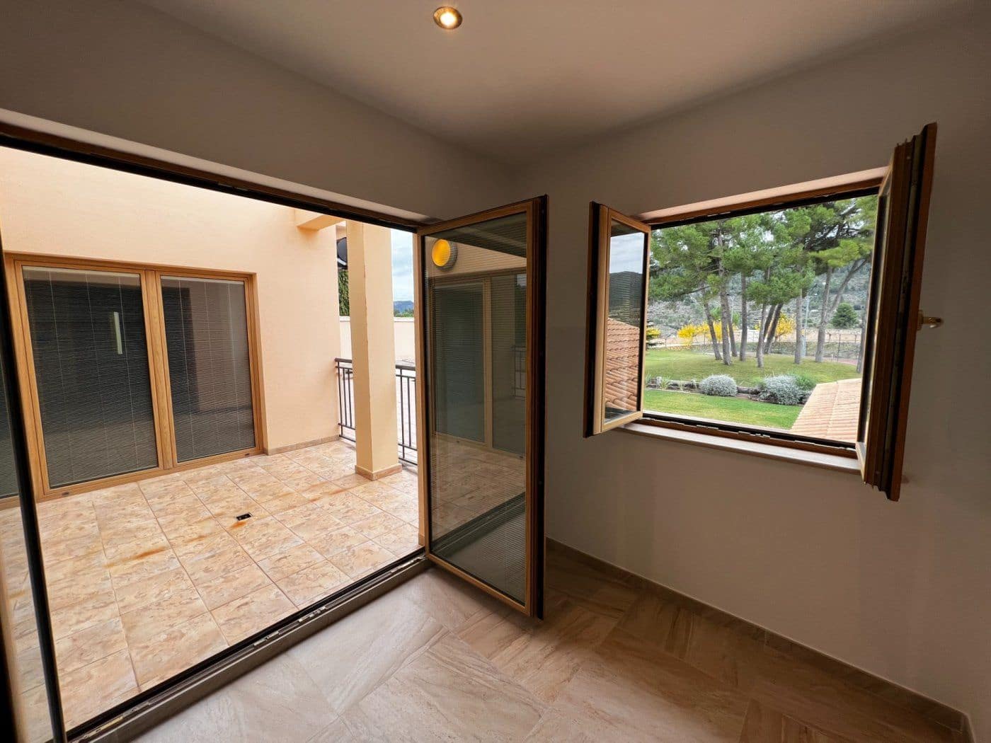 9 soveværelse Finca/Landehus til salg i Penaguila med swimmingpool garage - € 2.500.000 (Ref: 8946164)