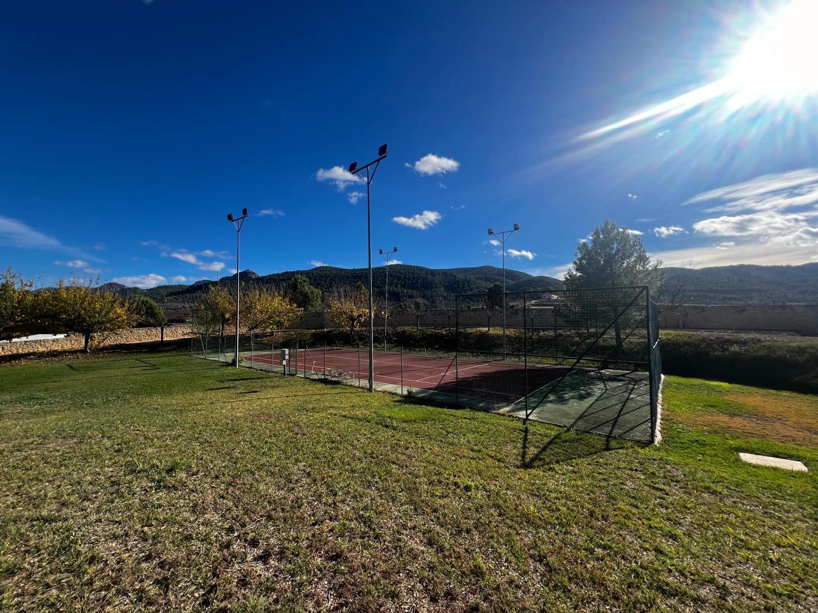 9 soveværelse Finca/Landehus til salg i Penaguila med swimmingpool garage - € 2.500.000 (Ref: 8946164)