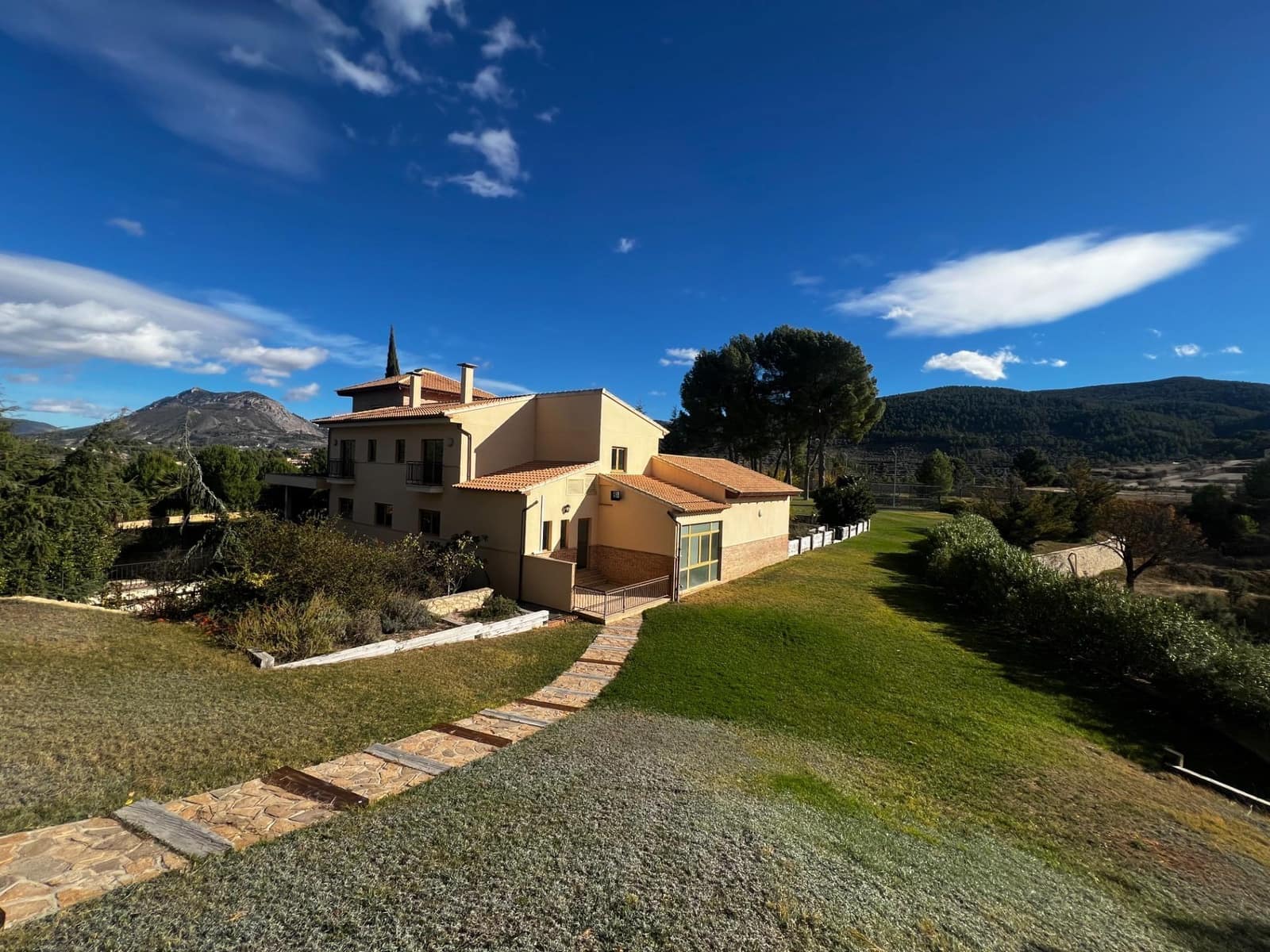 9 soveværelse Finca/Landehus til salg i Penaguila med swimmingpool garage - € 2.500.000 (Ref: 8946164)