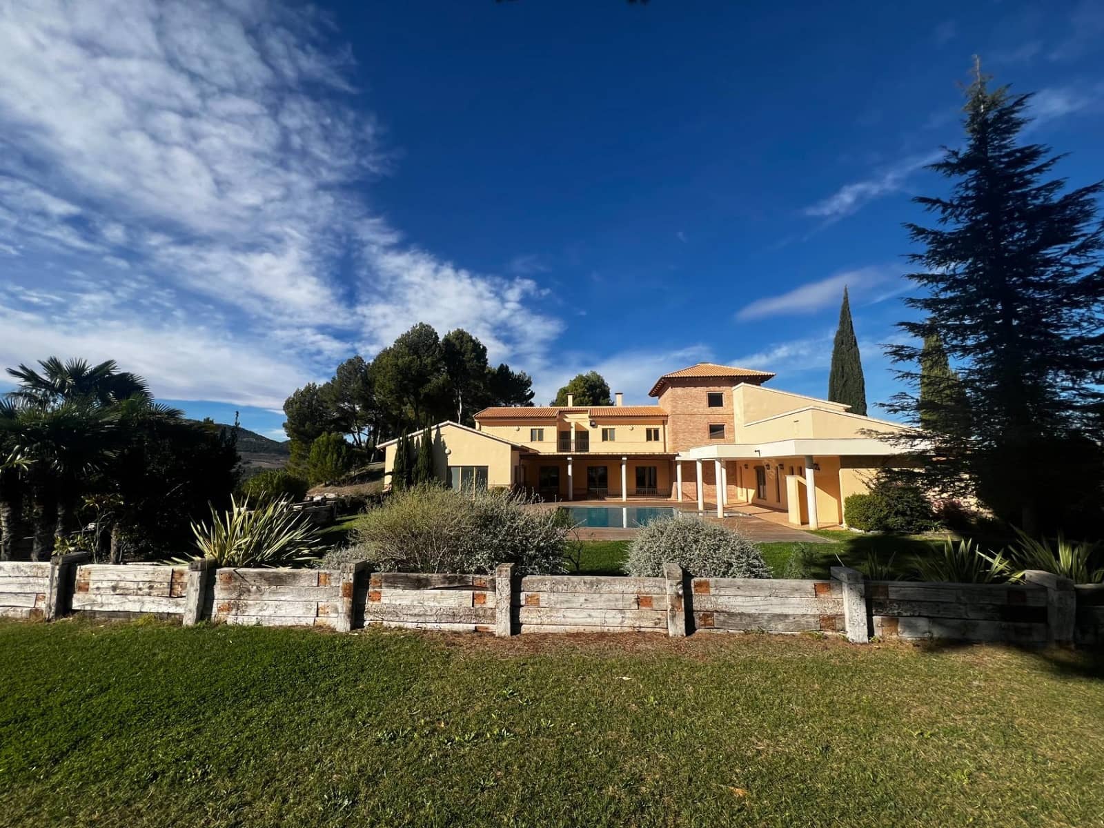 9 soveværelse Finca/Landehus til salg i Penaguila med swimmingpool garage - € 2.500.000 (Ref: 8946164)