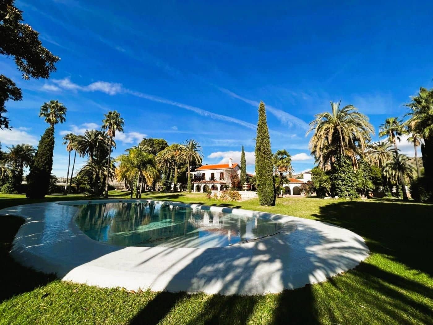 6 soveværelse Finca/Landehus til salg i Novelda med swimmingpool garage - € 6.000.000 (Ref: 8946165)