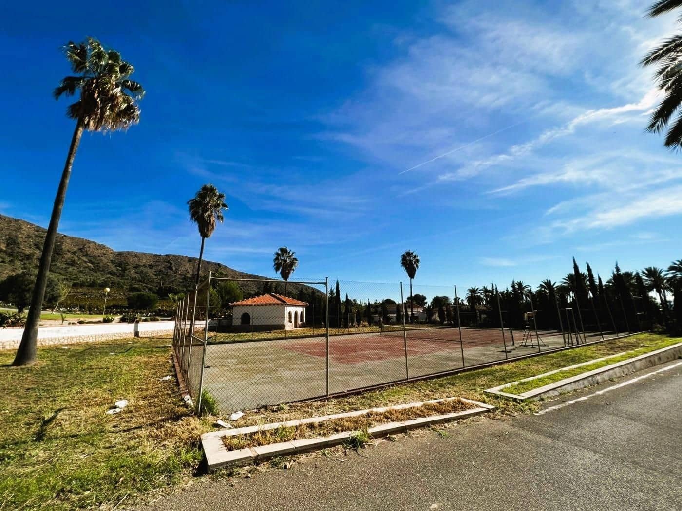 6 soveværelse Finca/Landehus til salg i Novelda med swimmingpool garage - € 6.000.000 (Ref: 8946165)