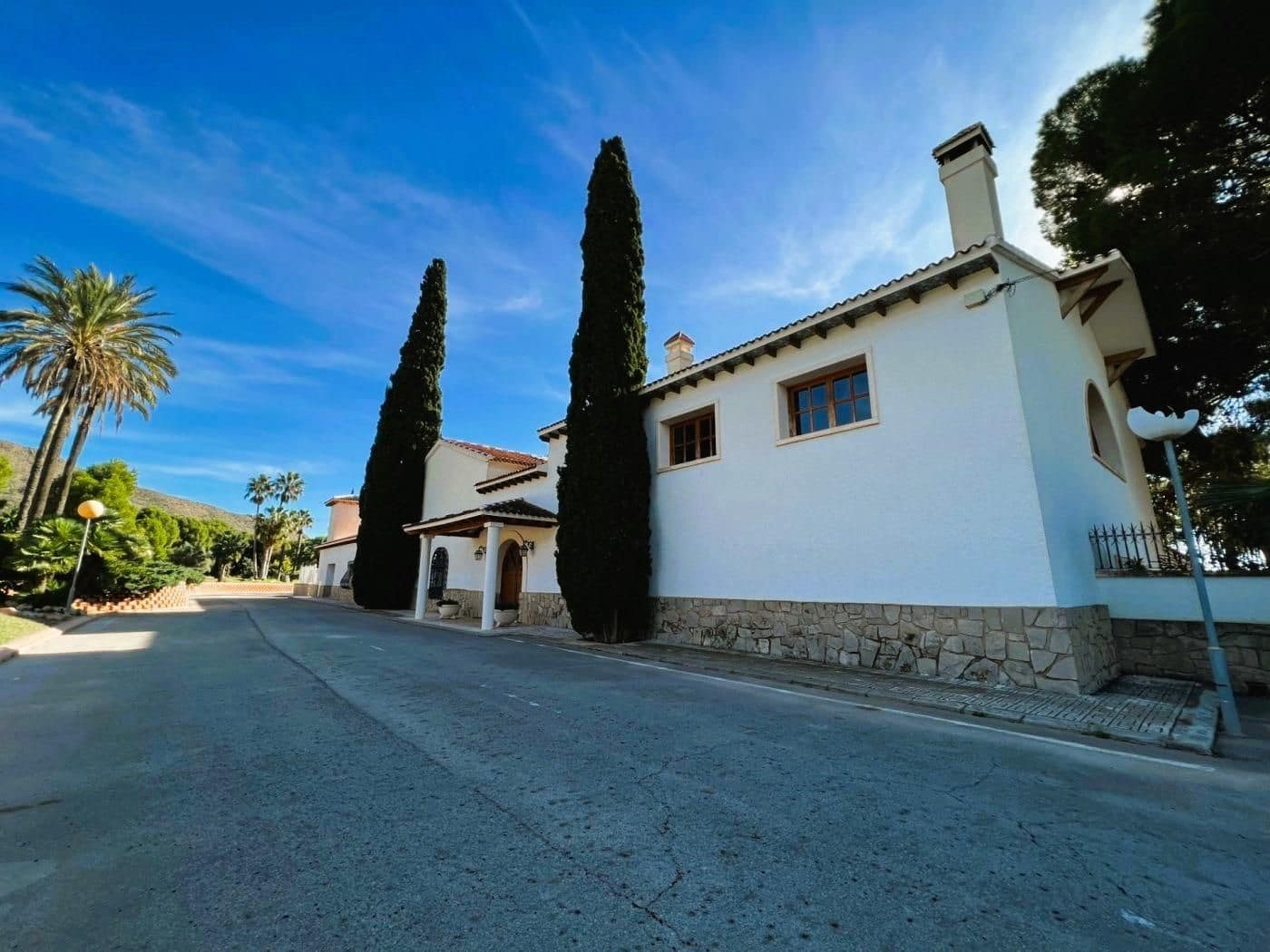 6 soveværelse Finca/Landehus til salg i Novelda med swimmingpool garage - € 6.000.000 (Ref: 8946165)