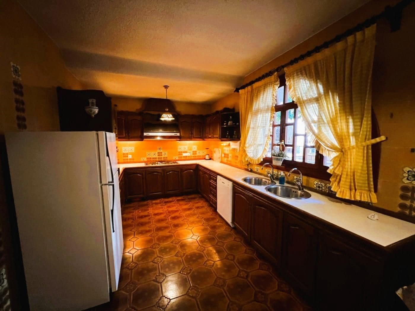 6 soveværelse Finca/Landehus til salg i Novelda med swimmingpool garage - € 6.000.000 (Ref: 8946165)