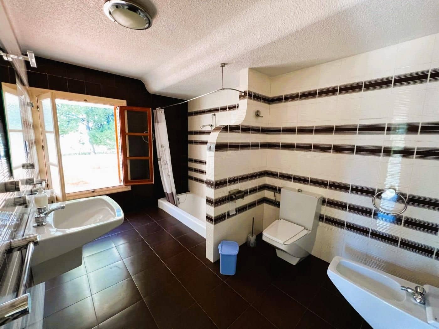 6 soveværelse Finca/Landehus til salg i Novelda med swimmingpool garage - € 6.000.000 (Ref: 8946165)