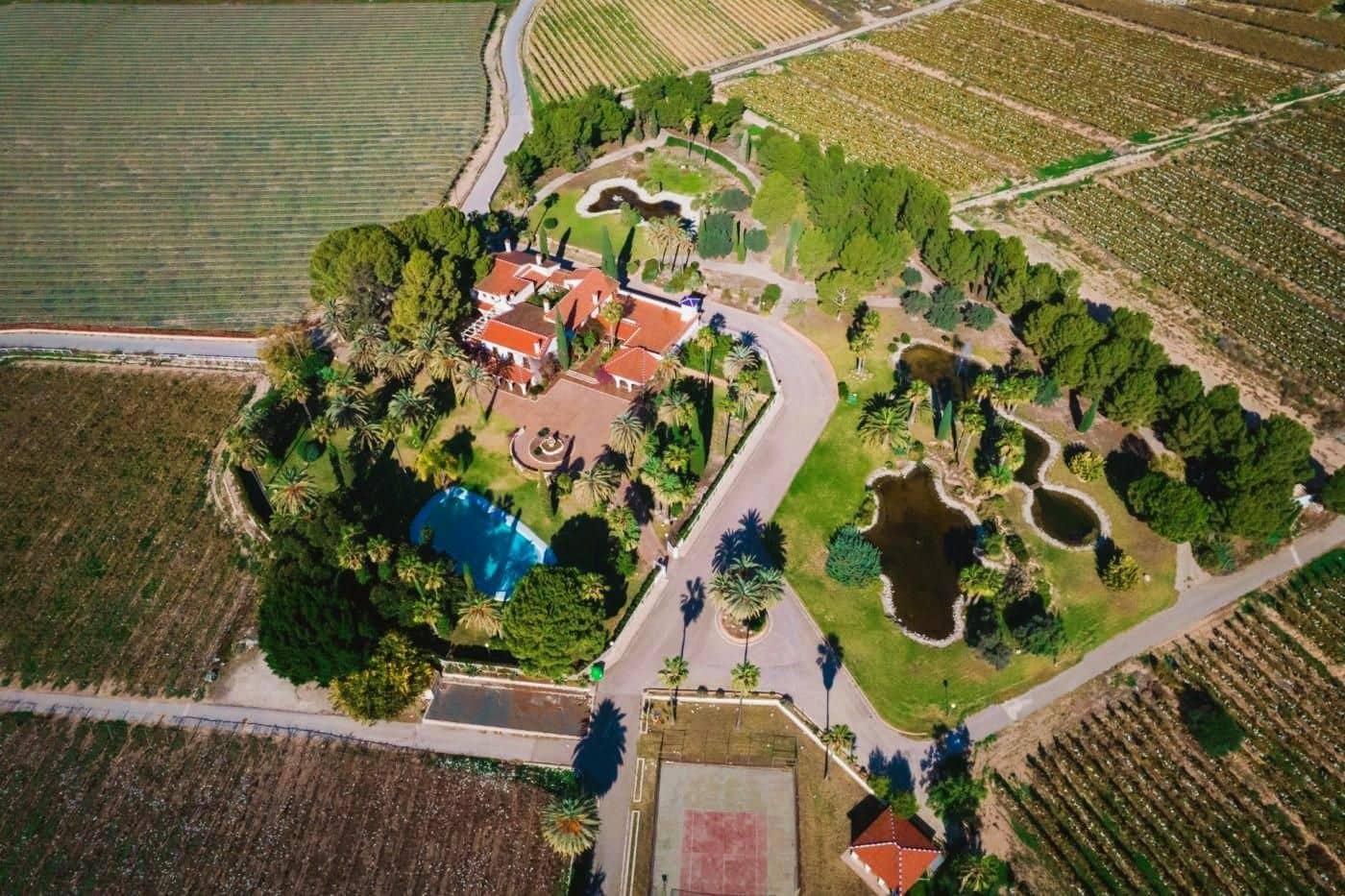 6 soveværelse Finca/Landehus til salg i Novelda med swimmingpool garage - € 6.000.000 (Ref: 8946165)