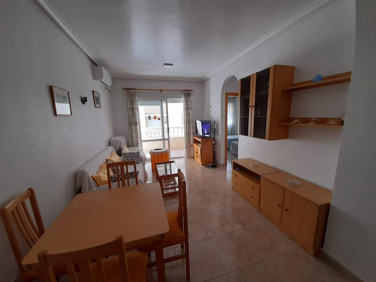 Appartement de 2 chambres à louer à Torrevieja - 850 € (Ref: 8985860)