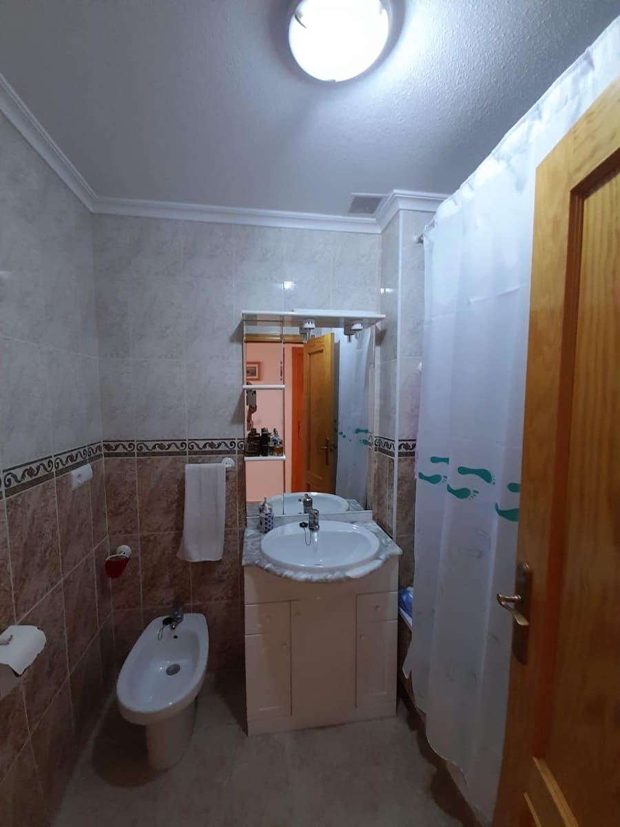 Appartement de 2 chambres à louer à Torrevieja - 850 € (Ref: 8985860)