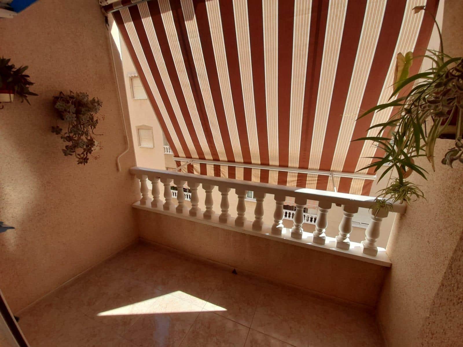 Appartement de 2 chambres à louer à Torrevieja - 850 € (Ref: 8985860)