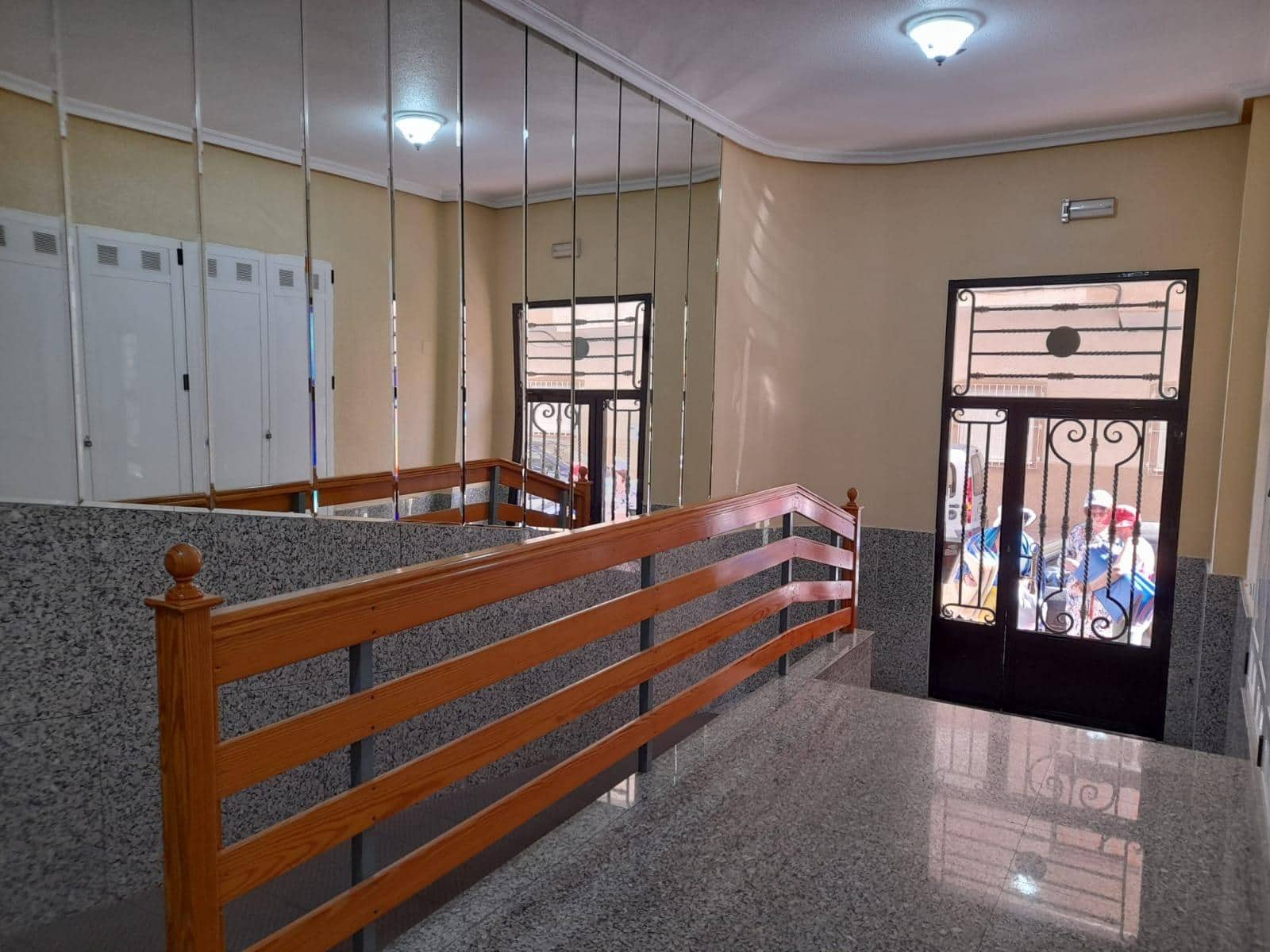 Appartement de 2 chambres à louer à Torrevieja - 850 € (Ref: 8985860)