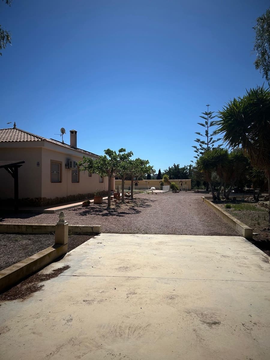 Chalet de 3 habitaciones en Aspe en venta con piscina - 395.000 € (Ref: 8992741)