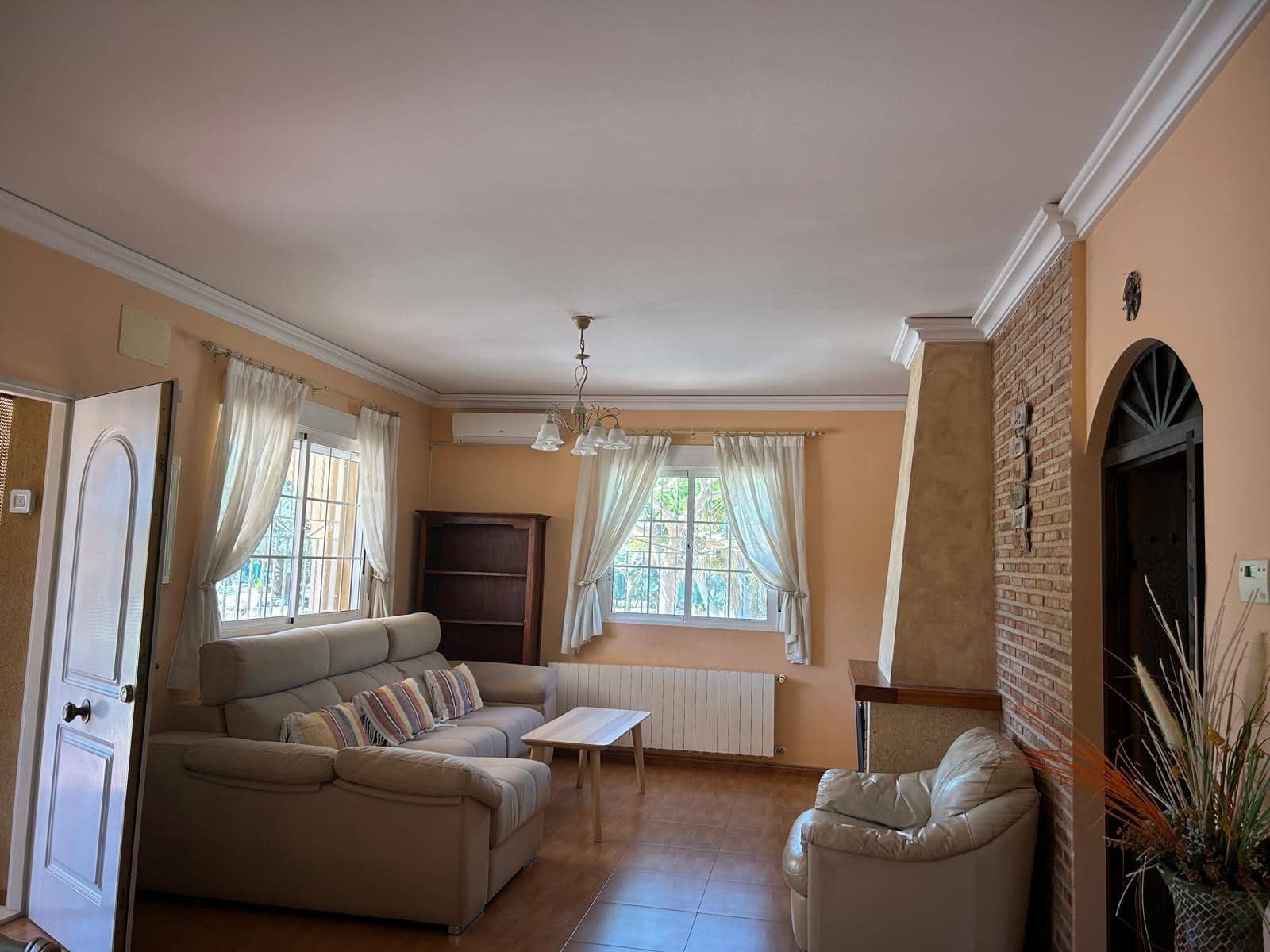 Chalet de 3 habitaciones en Aspe en venta con piscina - 395.000 € (Ref: 8992741)