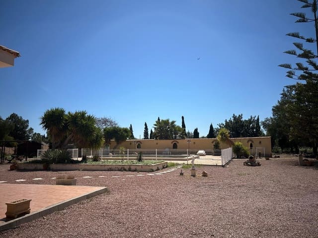 Chalet de 3 habitaciones en Aspe en venta con piscina - 395.000 € (Ref: 8992741)