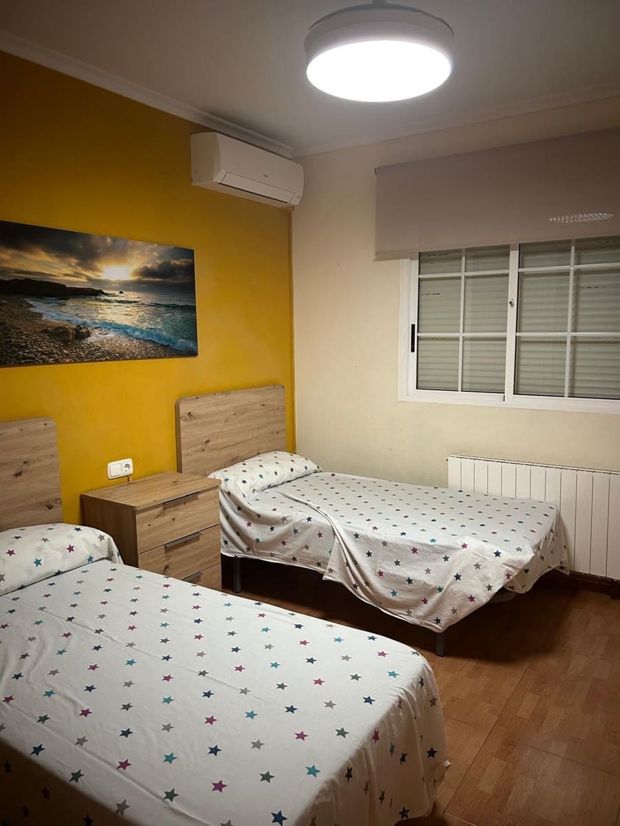 Chalet de 3 habitaciones en Aspe en venta con piscina - 395.000 € (Ref: 8992741)