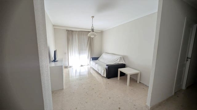 Appartement de 4 chambres à louer à Altabix, Elche / Elx - 275 € (Ref: 9240256)