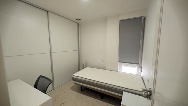 Appartement de 4 chambres à louer à Altabix, Elche / Elx - 275 € (Ref: 9240256)