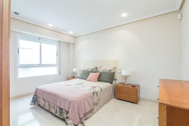 3 bedroom Flat for sale in Carrús Est - Camí dels Magros, Elche / Elx - € 169,900 (Ref: 9367388)