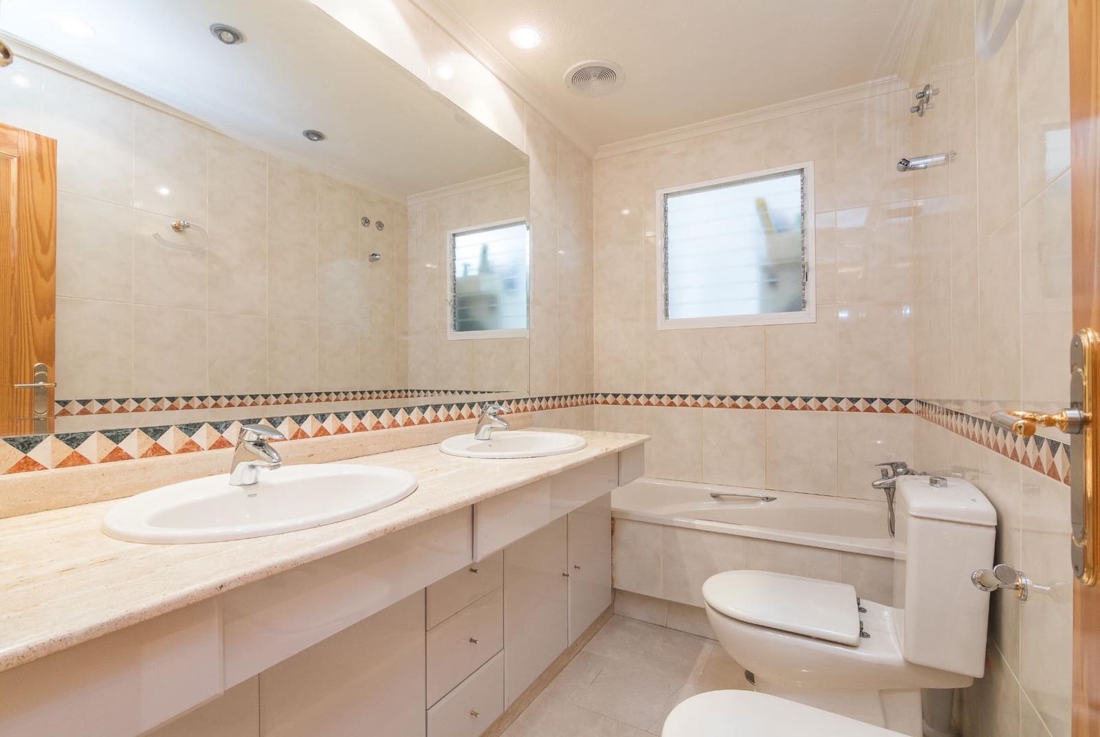 3 bedroom Flat for sale in Elche / Elx - € 169,900 (Ref: 9367388)