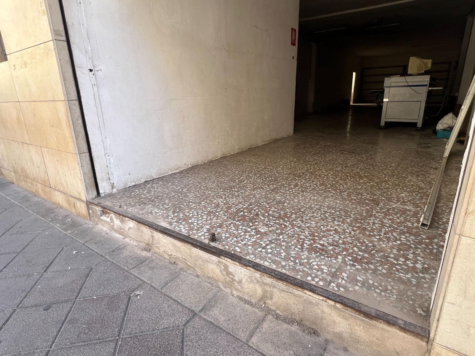 Local Comercial en Elche / Elx en venta - 75.000 € (Ref: 9422302)