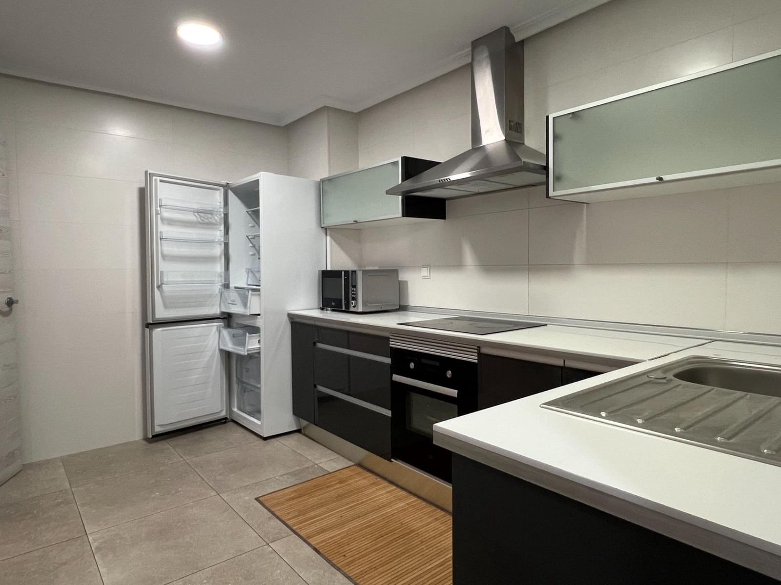 3 quarto Apartamento para arrendar em Elche / Elx - 850 € (Ref: 9468576)