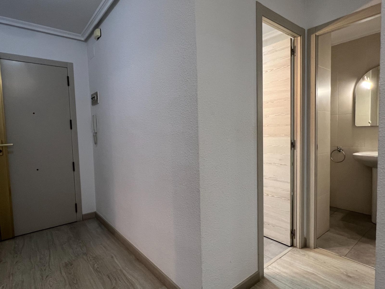 3 quarto Apartamento para arrendar em Elche / Elx - 850 € (Ref: 9468576)