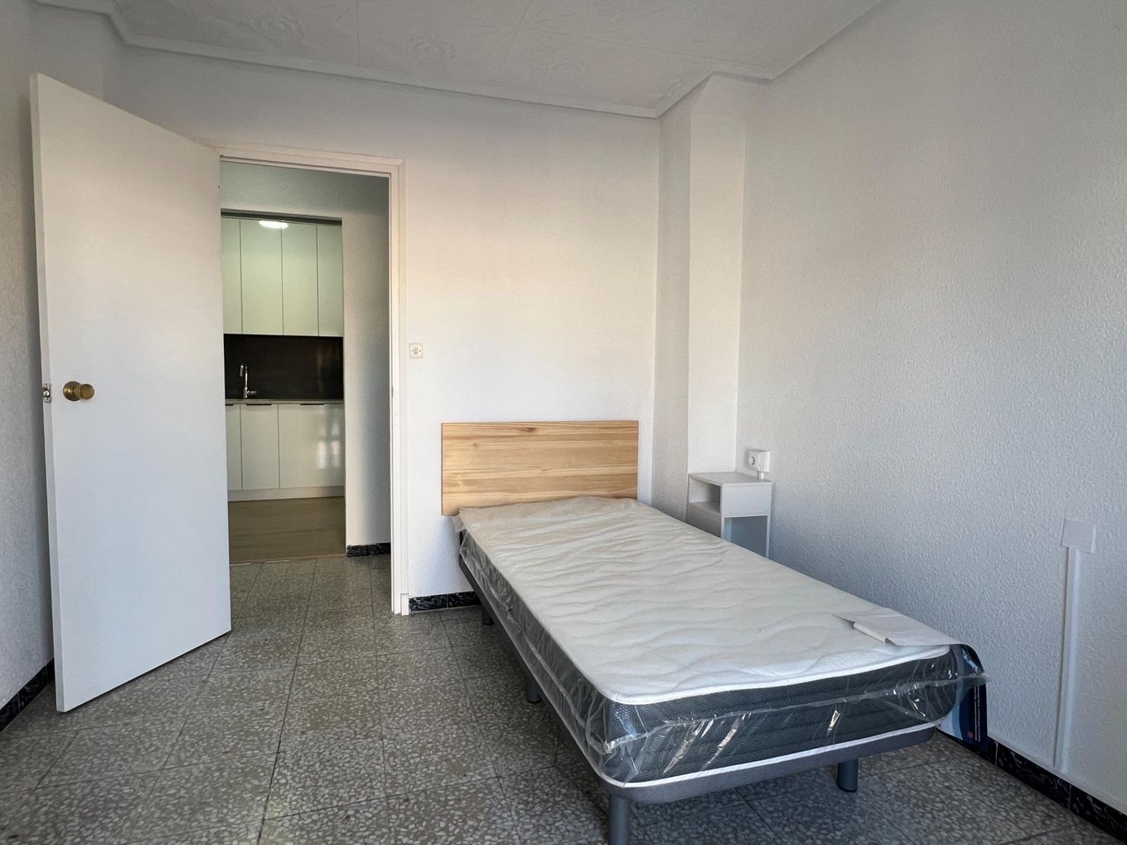 Piso de 4 habitaciones en Elche / Elx en alquiler - 1.200 € (Ref: 9483569)