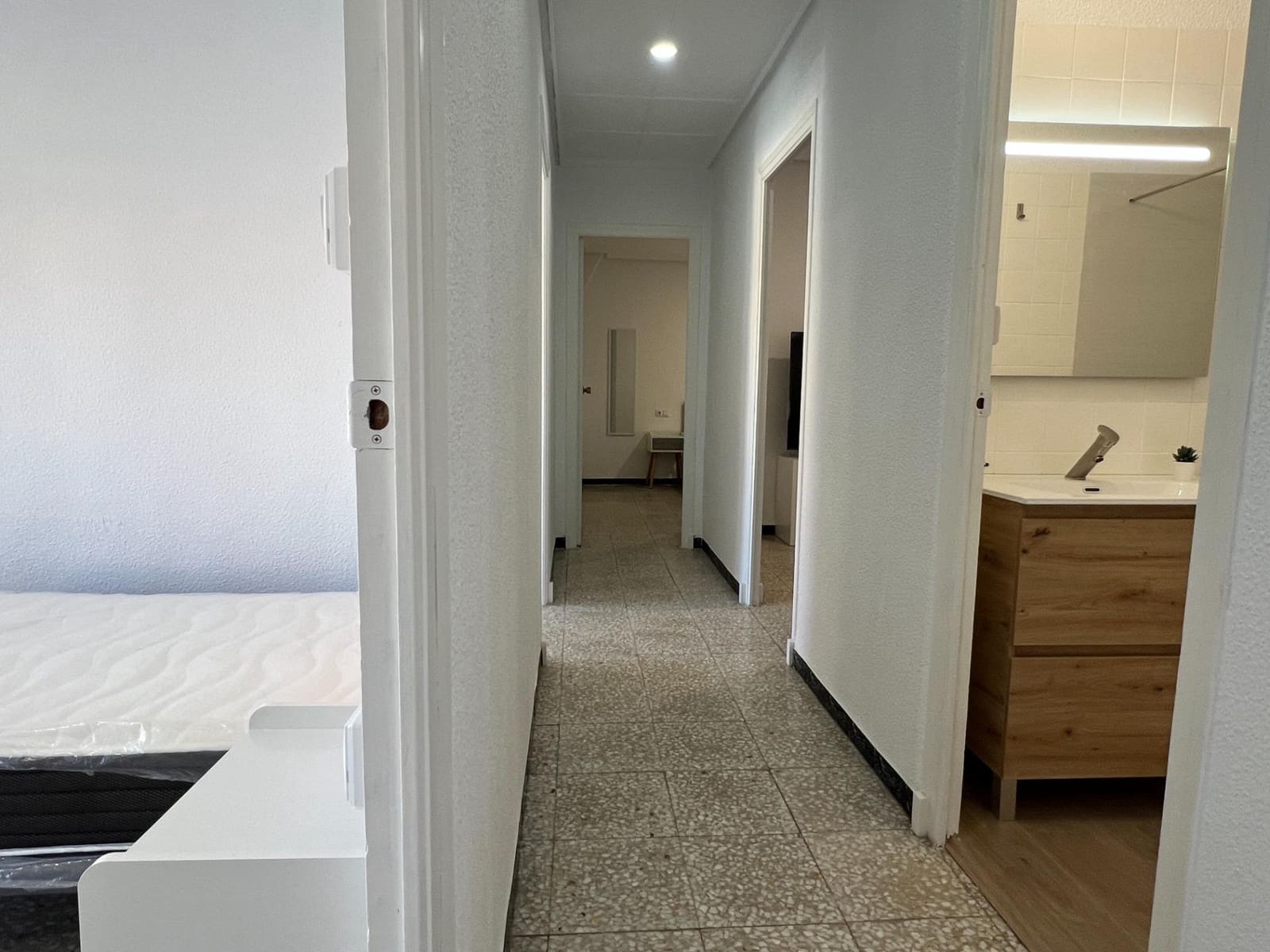 Piso de 4 habitaciones en Elche / Elx en alquiler - 1.200 € (Ref: 9483569)