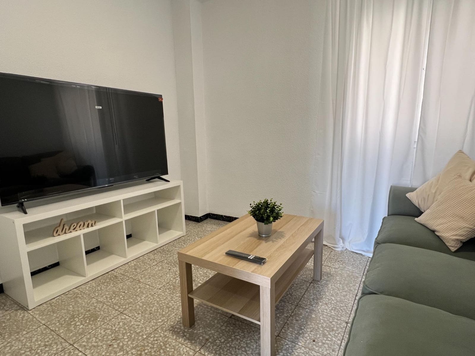 Piso de 4 habitaciones en Elche / Elx en alquiler - 1.200 € (Ref: 9483569)