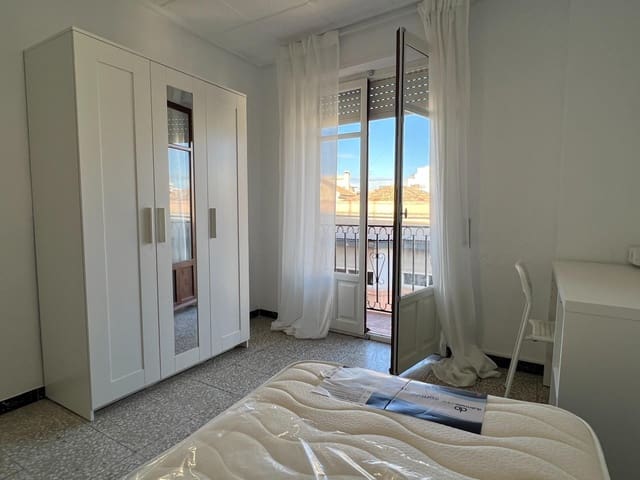 Piso de 4 habitaciones en El Raval - Portes Encarnades, Elche / Elx en alquiler - 1.200 € (Ref: 9483569)