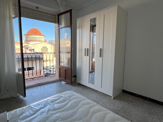Piso de 4 habitaciones en El Raval - Portes Encarnades, Elche / Elx en alquiler - 1.200 € (Ref: 9483569)