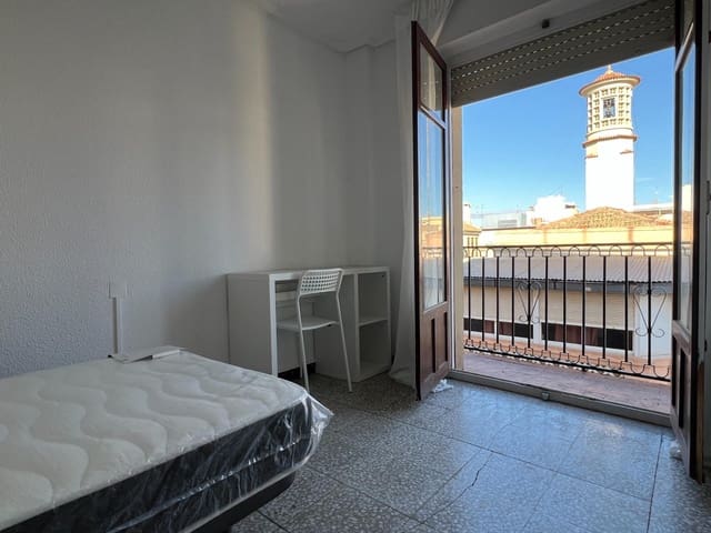 Piso de 4 habitaciones en El Raval - Portes Encarnades, Elche / Elx en alquiler - 1.200 € (Ref: 9483569)