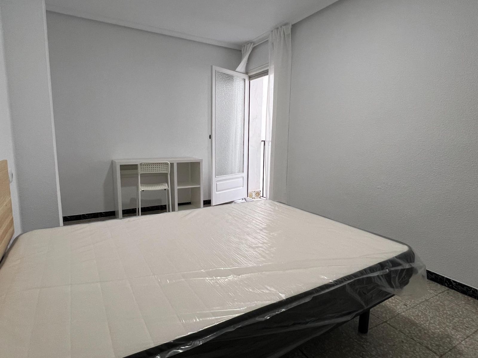 Piso de 4 habitaciones en Elche / Elx en alquiler - 1.200 € (Ref: 9483569)