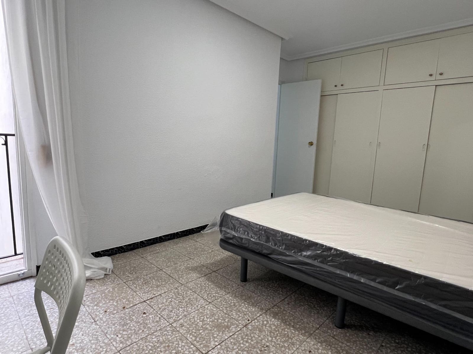 Piso de 4 habitaciones en Elche / Elx en alquiler - 1.200 € (Ref: 9483569)