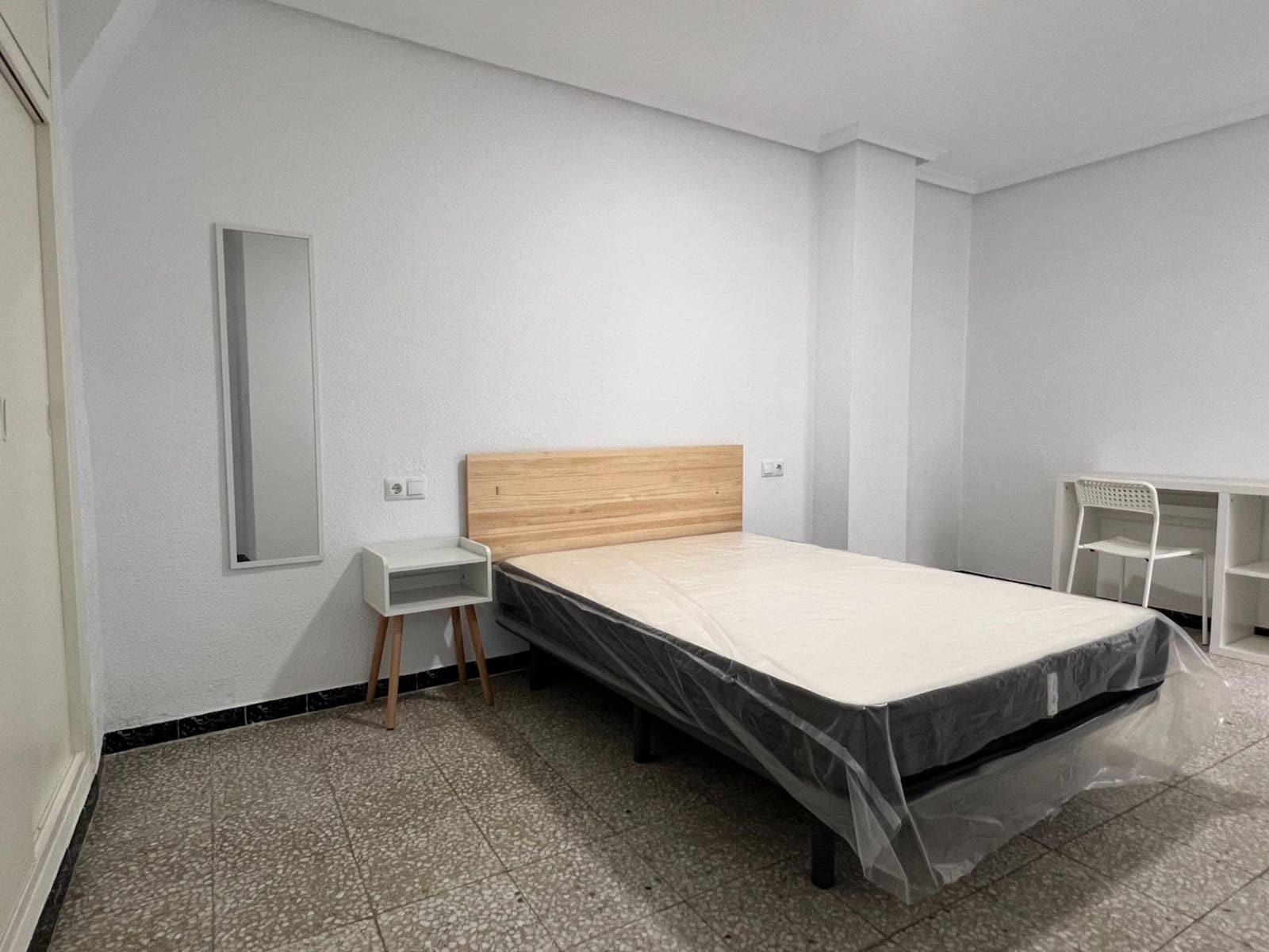 Piso de 4 habitaciones en Elche / Elx en alquiler - 1.200 € (Ref: 9483569)