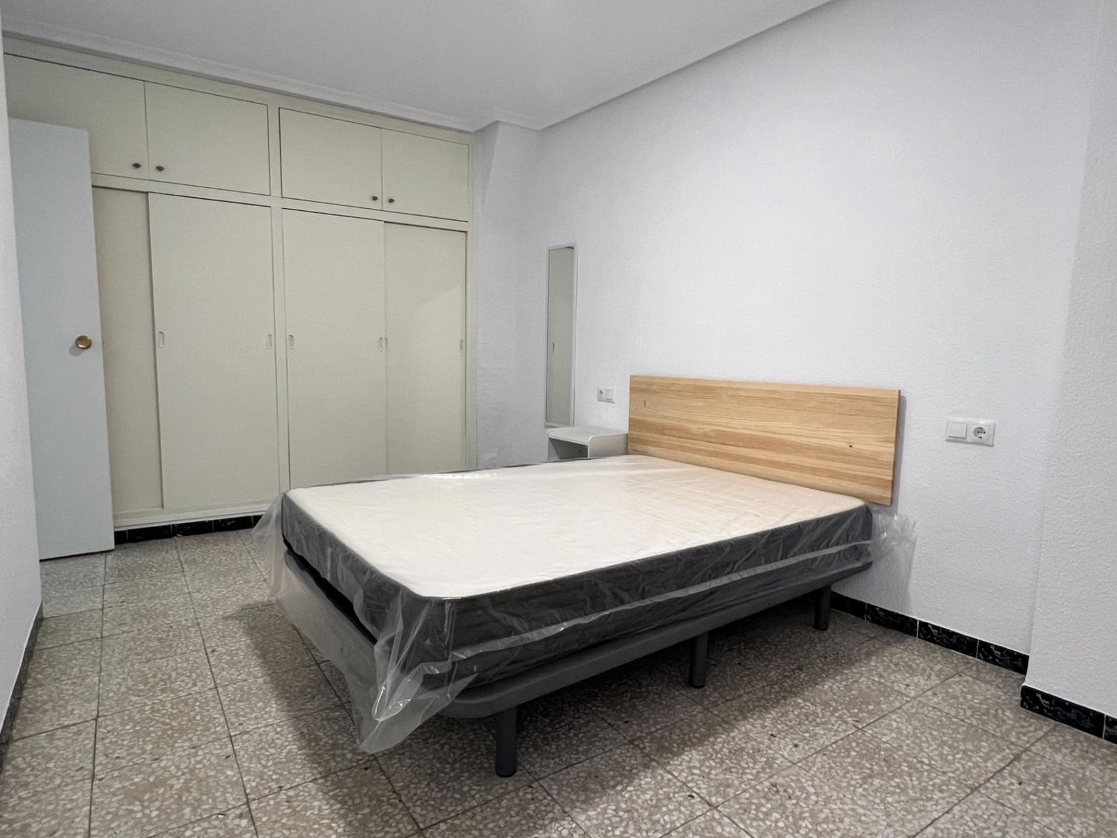 Piso de 4 habitaciones en Elche / Elx en alquiler - 1.200 € (Ref: 9483569)