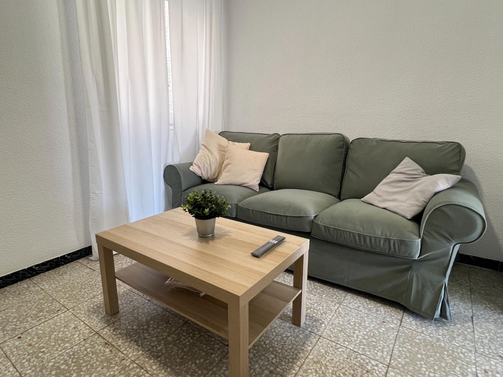 Piso de 4 habitaciones en Elche / Elx en alquiler - 1.200 € (Ref: 9483569)