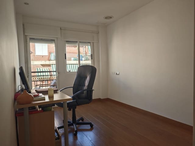 3 sovrum Lägenhet till salu i Carrús Est - Camí dels Magros, Elche / Elx - 169 900 € (Ref: 9504492)