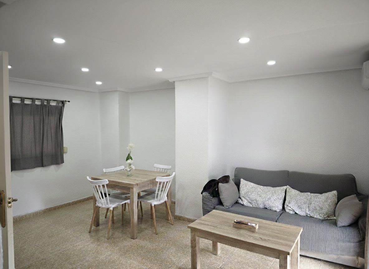 Piso de 2 habitaciones en Elche / Elx en venta - 118.000 € (Ref: 9533636)