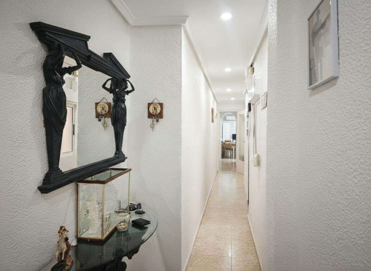 Piso de 2 habitaciones en Elche / Elx en venta - 118.000 € (Ref: 9533636)